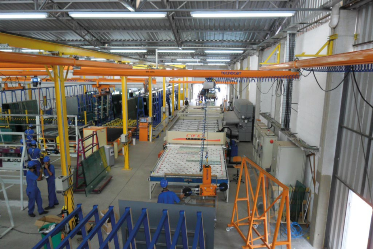 Puente ligero PLM Tecnocat instalado en fábrica